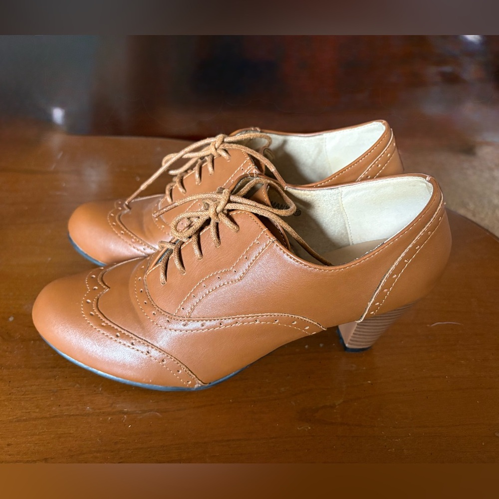 Refresh ‘Amany’ Classic Tan Oxford Heels